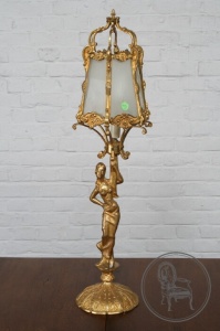 картинка Старинная бронзовая лампа салоне старинных вещей "Шебби" являющийся официальным дистрибьютором в России и Беларуси