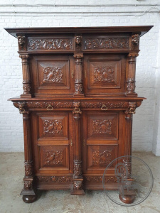 картинка Антикварный посудный шкаф с орнаментом, птицами и барельефами салоне старинных вещей "Шебби" являющийся официальным дистрибьютором в России и Беларуси