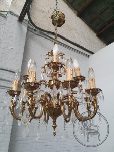 картинка Старинная бронзовая люстра с подвесками салоне старинных вещей "Шебби" являющийся официальным дистрибьютором в России и Беларуси