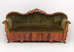 картинка Старинная софа салоне старинных вещей "Шебби" являющийся официальным дистрибьютором в России и Беларуси