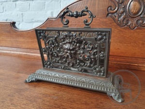 картинка Антикварный бронзовый держатель для писем салоне старинных вещей "Шебби" являющийся официальным дистрибьютором в России и Беларуси