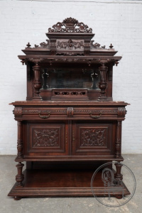 картинка Антикварный невысокий буфет из темного ореха с мраморной столешницей салоне старинных вещей "Шебби" являющийся официальным дистрибьютором в России и Беларуси