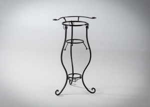 картинка Старинная металлическая подставка для цветов салоне старинных вещей "Шебби" являющийся официальным дистрибьютором в России и Беларуси