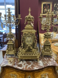 Старинный каминный гарнитур: часы с позолотой и канделябры (2 шт.) код. LG409