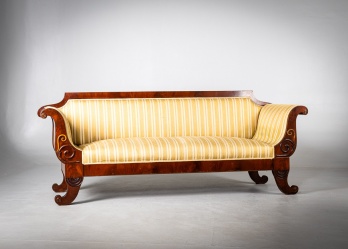 Антикварный диван из красного дерева в стиле бидермейер (Biedermeier) код. RM4165871