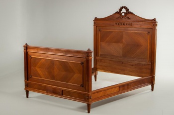 Антикварная кровать из ореха в классическом стиле код. RM4106428