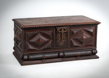 Антикварный сундук с резьбой в Готическом стиле код.&nbsp;RM4165413