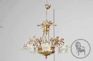картинка Старинная люстра салоне старинных вещей "Шебби" являющийся официальным дистрибьютором в России и Беларуси