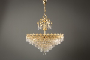 картинка Старинная люстра с латунным корпусом и каскадом подвесок из хрусталя в стиле Ампир салоне старинных вещей "Шебби" являющийся официальным дистрибьютором в России и Беларуси