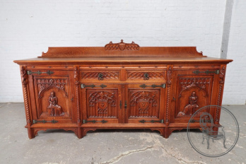 Антикварный комод из дуба с резьбой в готическом стиле код. BE35644