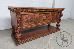 картинка Антикварный комод салоне старинных вещей "Шебби" являющийся официальным дистрибьютором в России и Беларуси