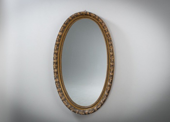 Старинное зеркало в деревянной раме с гипсовой лепниной код. RM4161603