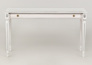 картинка Старинный консольный столик салоне старинных вещей "Шебби" являющийся официальным дистрибьютором в России и Беларуси