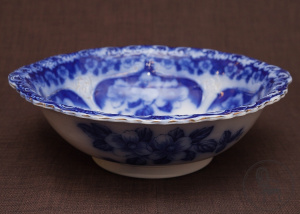 картинка Антикварный керамический таз салоне старинных вещей "Шебби" являющийся официальным дистрибьютором в России и Беларуси