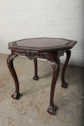 Антикварный столик в стиле чиппендейл с резной столешницей код. BE107154