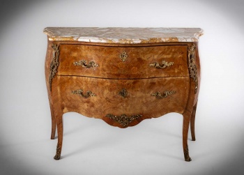 Антикварный комод с маркетри декорированный золочеными бронзовыми накладками код.&nbsp;RM4165526