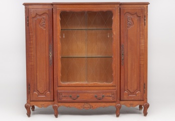 Старинный дубовый посудный шкаф с раздвижными стеклами код. RM4101552