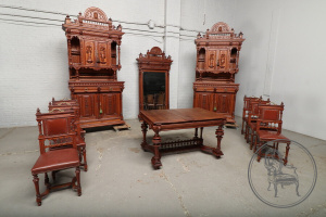 картинка Антикварный столовый гарнитур салоне старинных вещей "Шебби" являющийся официальным дистрибьютором в России и Беларуси