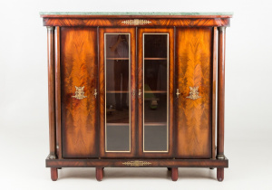 картинка Антикварный посудный шкаф салоне старинных вещей "Шебби" являющийся официальным дистрибьютором в России и Беларуси