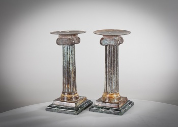 Антикварный набор из двух подсвечников в классическом архитектурном стиле в виде ионических колонн код.&nbsp;RM4165773