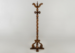 картинка Старинная вешалка салоне старинных вещей "Шебби" являющийся официальным дистрибьютором в России и Беларуси