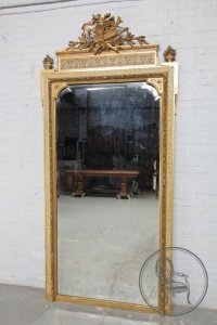 картинка Антикварное напольное зеркало в стиле ампир из позолотой салоне старинных вещей "Шебби" являющийся официальным дистрибьютором в России и Беларуси