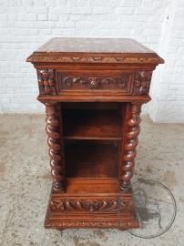 Антикварная тумба с растительным орнаментом и стилизованными колоннами код. BE3259568