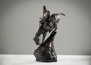 картинка Старинная бронзовая скульптура, изображающая всадника на коне салоне старинных вещей "Шебби" являющийся официальным дистрибьютором в России и Беларуси