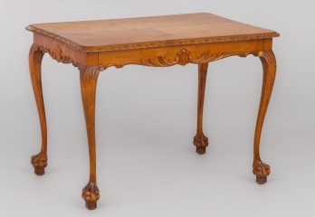 Старинный столик из березы на львиных лапах код. RM4101351