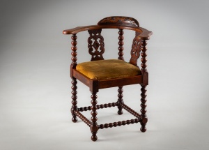 картинка Старинное кресло с резными опорами barley twist салоне старинных вещей "Шебби" являющийся официальным дистрибьютором в России и Беларуси