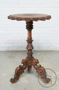 картинка Антикварная подставка салоне старинных вещей "Шебби" являющийся официальным дистрибьютором в России и Беларуси