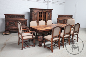 картинка Антикварный столовый гарнитур с объемной резьбой салоне старинных вещей "Шебби" являющийся официальным дистрибьютором в России и Беларуси