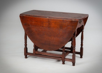 Старинный раскладывающийся стол с точеными поворотными ножками код.&nbsp;RM4155376