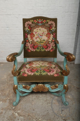 Старинное кресло в стиле Людовика XV с обивкой из гобелена с растительном узором код. BE107149