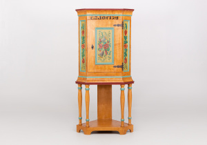 картинка Антикварный угловой посудный шкаф салоне старинных вещей "Шебби" являющийся официальным дистрибьютором в России и Беларуси