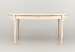 картинка Старинный стол салоне старинных вещей "Шебби" являющийся официальным дистрибьютором в России и Беларуси