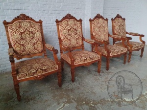 картинка Антикварный набор кресел в стиле Людовика XV салоне старинных вещей "Шебби" являющийся официальным дистрибьютором в России и Беларуси