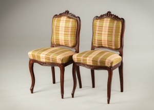 картинка Антикварные стулья (2 шт.) из красного дерева салоне старинных вещей "Шебби" являющийся официальным дистрибьютором в России и Беларуси