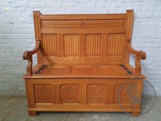 Антикварная скамья в готическом стиле с фантазийной резьбой код. BE4097717