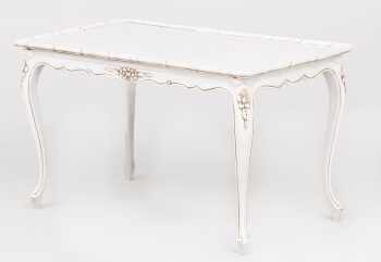 Старинный журнальный столик белого цвета код.&nbsp;RM4100535