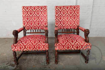 Антикварные кресла (2 шт.) из ореха с ручками в виде голов львов код. BE107174