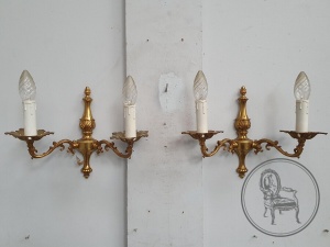 картинка Старинные бронзовые бра салоне старинных вещей "Шебби" являющийся официальным дистрибьютором в России и Беларуси