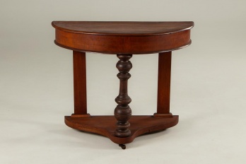 Старинная консоль из красного дерева код. RM4101679