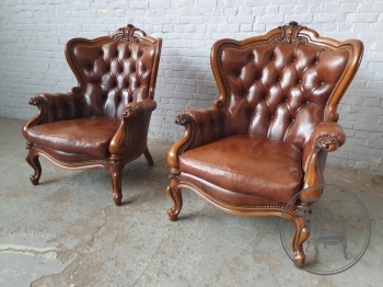 Старинные кожаные итальянские кресла (2 шт.) код. BE4165129