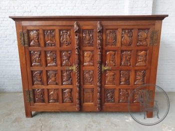 Антикварный дубовый шкаф в готическом стиле код. BE4136318