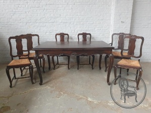 картинка Антикварный комплект: стол и стулья (6 шт.) с гнутыми ножками и плетеными сиденьями салоне старинных вещей "Шебби" являющийся официальным дистрибьютором в России и Беларуси