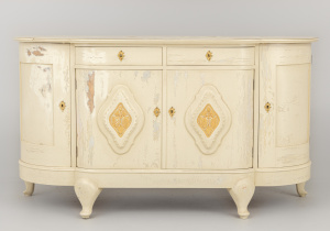 картинка Старинный комод салоне старинных вещей "Шебби" являющийся официальным дистрибьютором в России и Беларуси