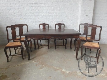 Антикварный комплект: стол и стулья (6 шт.) с гнутыми ножками и плетеными сиденьями код.&nbsp;BE4165788