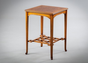 Старинный английский столик из бука код. RM4162325