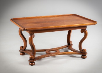 Старинный дубовый столик в стиле кантри код. RM4151972